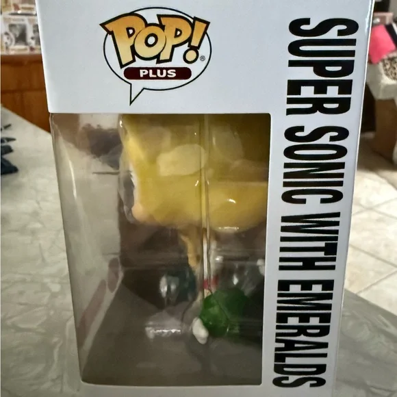 Funko Pop! Super Sonic with Emeralds Vinyl Figure - Picture 2 of 7